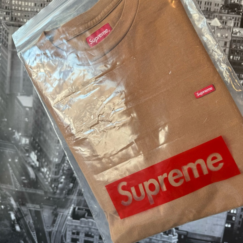 🎯SOLD🎯 Supreme Small Box Logo Short Sleeve Tee - Picture 11 of 12